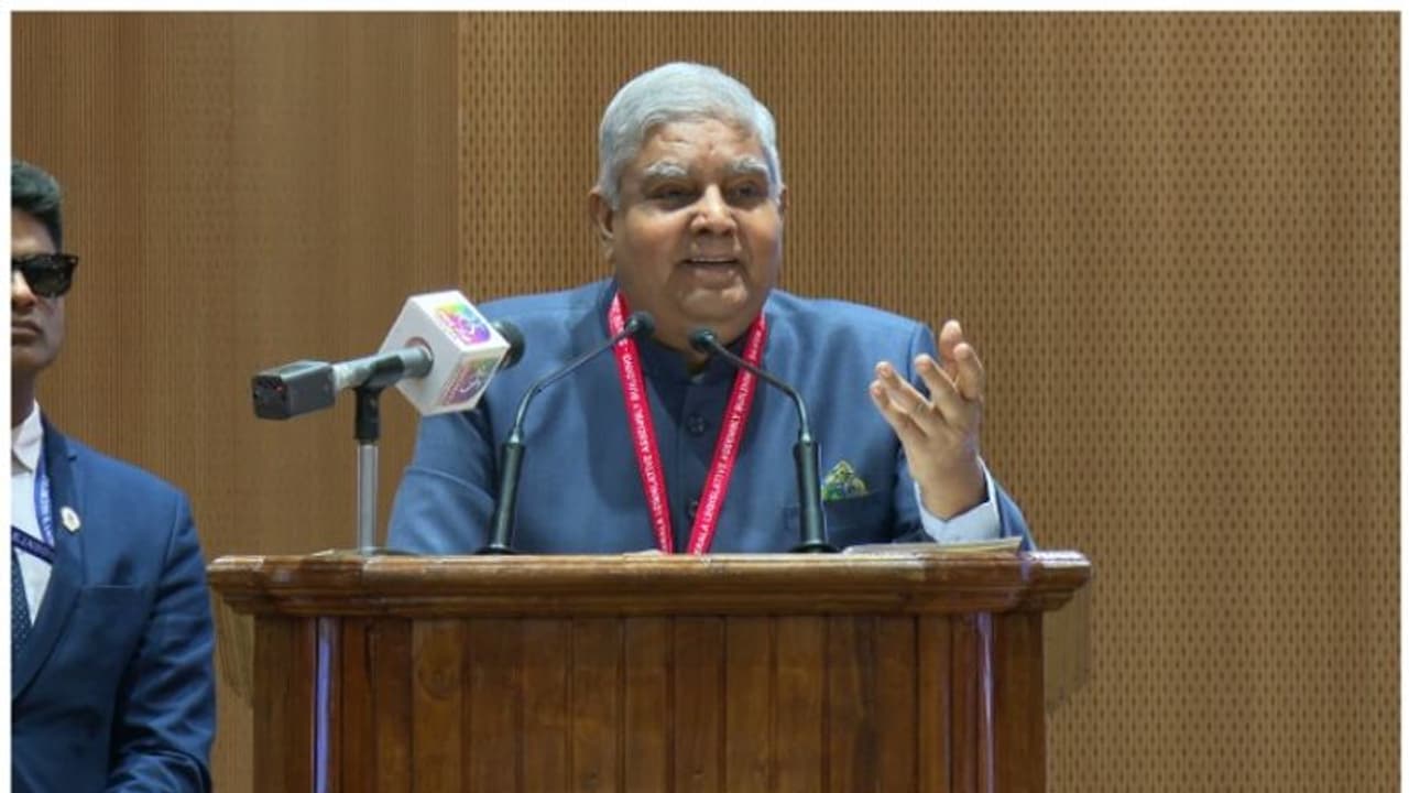 രാജ്യതാല്പര്യങ്ങൾ വരുമ്പോൾ രാഷ്ട്രീയത്തിന്റെ കണ്ണട മാറ്റിവെക്കണം; കേരളത്തെ ഉപദേശിച്ച് ഉപരാഷ്ട്രപതി രാജ്യതാല്പര്യങ്ങൾ വരുമ്പോൾ രാഷ്ട്രീയത്തിന്റെ കണ്ണട മാറ്റിവെക്കണം; കേരളത്തെ ഉപദേശിച്ച് ഉപരാഷ്ട്രപതി