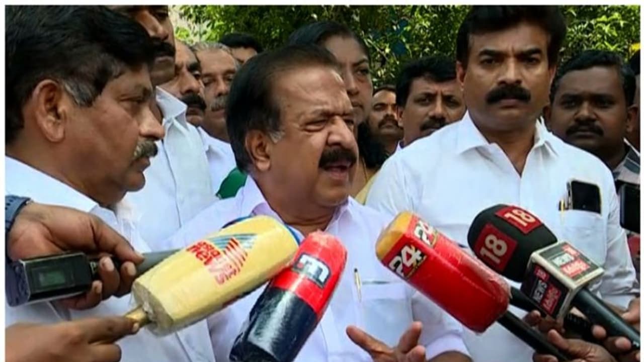 ജി ശക്തിധരന്റെ വെളിപ്പെടുത്തൽ വളരെ ഗുരുതരം, എഫ്ഐആർ ഇട്ട് അന്വേഷണം നടത്തണം: രമേശ് ചെന്നിത്തല ജി ശക്തിധരന്റെ വെളിപ്പെടുത്തൽ വളരെ ഗുരുതരം, എഫ്ഐആർ ഇട്ട് അന്വേഷണം നടത്തണം: രമേശ് ചെന്നിത്തല