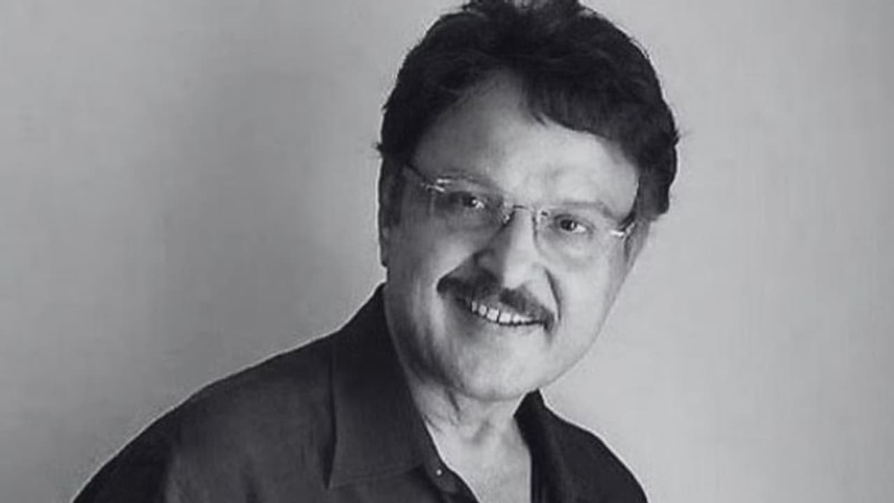 அஞ்சலி செலுத்த குவிந்த ரசிகர்கள்... சரத்பாபு உடல் எப்போது நல்லடக்கம் செய்யப்படும்? வெளியான லேட்டஸ்ட் தகவல் அஞ்சலி செலுத்த குவிந்த ரசிகர்கள்... சரத்பாபு உடல் எப்போது நல்லடக்கம் செய்யப்படும்? வெளியான லேட்டஸ்ட் தகவல்