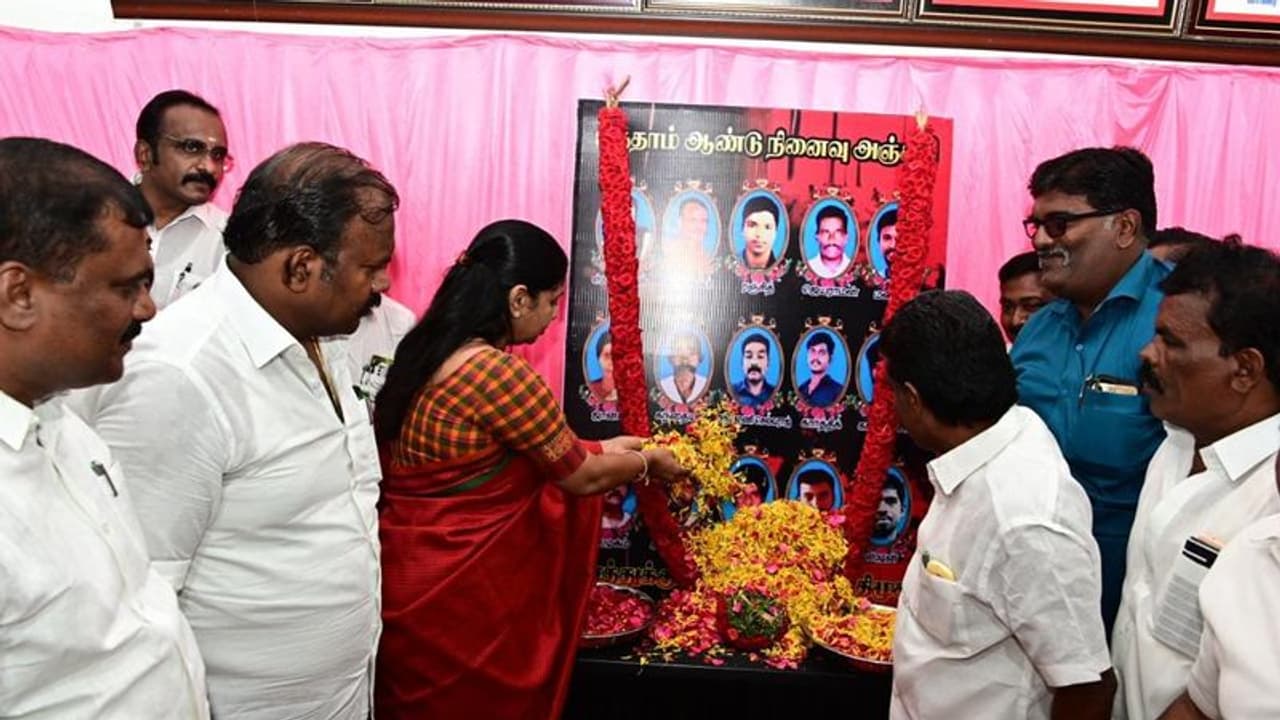 துப்பாக்கிச்சூட்டில் உயிரிழந்தவர்களின் கோரிக்கைகள் நிறைவேற துணை நிற்போம் கனிமொழி உறுதி
