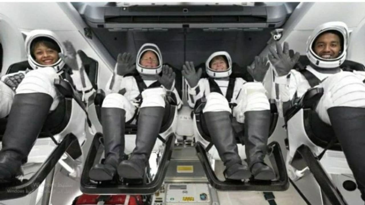 സൗദി അറേബ്യക്ക് ചരിത്ര നിമിഷം; റയാന അൽ ബർനാവിയും അലി അൽ ഖർനിയും ബഹിരാകാശത്തേക്ക് പുറപ്പെട്ടു സൗദി അറേബ്യക്ക് ചരിത്ര നിമിഷം; റയാന അൽ ബർനാവിയും അലി അൽ ഖർനിയും ബഹിരാകാശത്തേക്ക് പുറപ്പെട്ടു