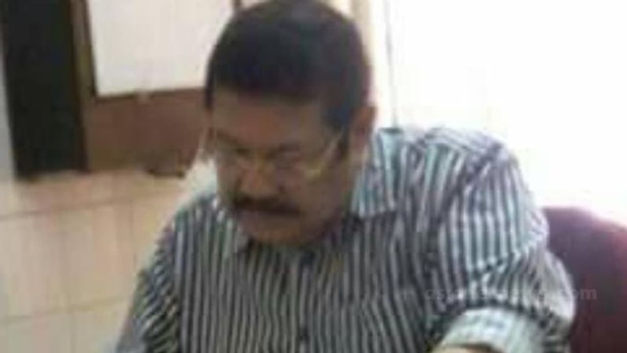 ആലുവയിലെ വാടക വീട്ടിൽ ഡോക്ടർ തൂങ്ങിമരിച്ചനിലയിൽ, മരണവിവരം അറിയിക്കേണ്ടവരുടെ ലിസ്റ്റ് സമീപം ആലുവയിലെ വാടക വീട്ടിൽ ഡോക്ടർ തൂങ്ങിമരിച്ചനിലയിൽ, മരണവിവരം അറിയിക്കേണ്ടവരുടെ ലിസ്റ്റ് സമീപം