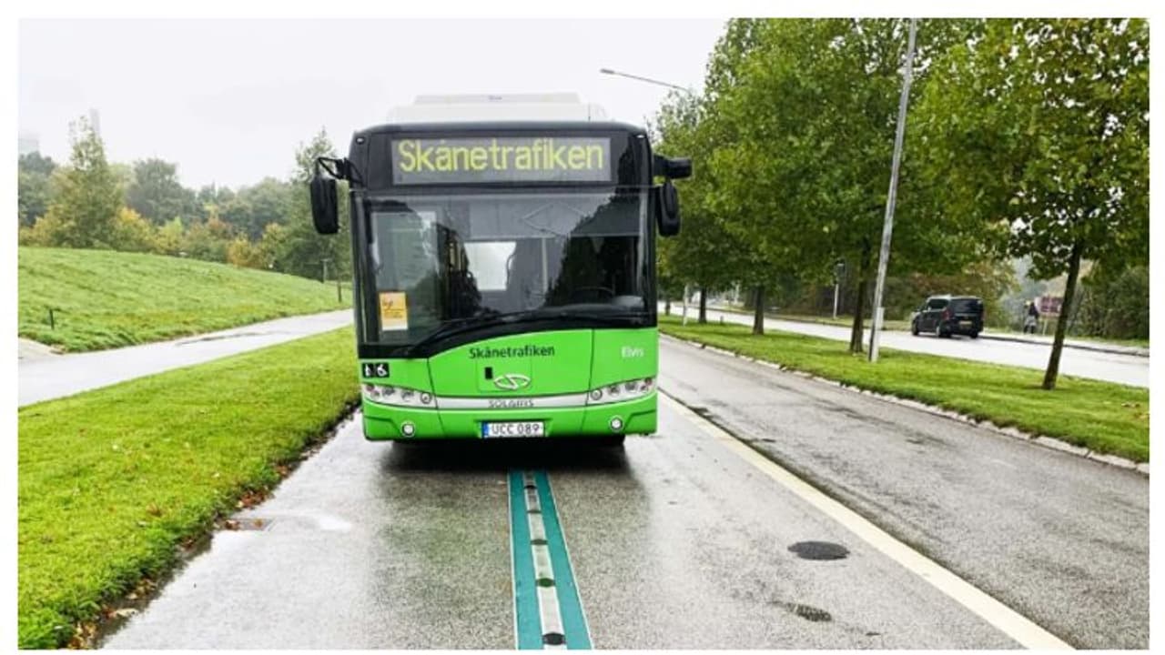 ലോകത്തിലെ ആദ്യത്തെ ഇലക്ട്രിഫൈഡ് റോഡ് നിർമിക്കാൻ ഈ രാജ്യം; ഇലക്ട്രിക് വാഹനങ്ങൾ ഓടുമ്പോൾ തന്നെ ചാർജ് ചെയ്യും ലോകത്തിലെ ആദ്യത്തെ ഇലക്ട്രിഫൈഡ് റോഡ് നിർമിക്കാൻ ഈ രാജ്യം; ഇലക്ട്രിക് വാഹനങ്ങൾ ഓടുമ്പോൾ തന്നെ ചാർജ് ചെയ്യും