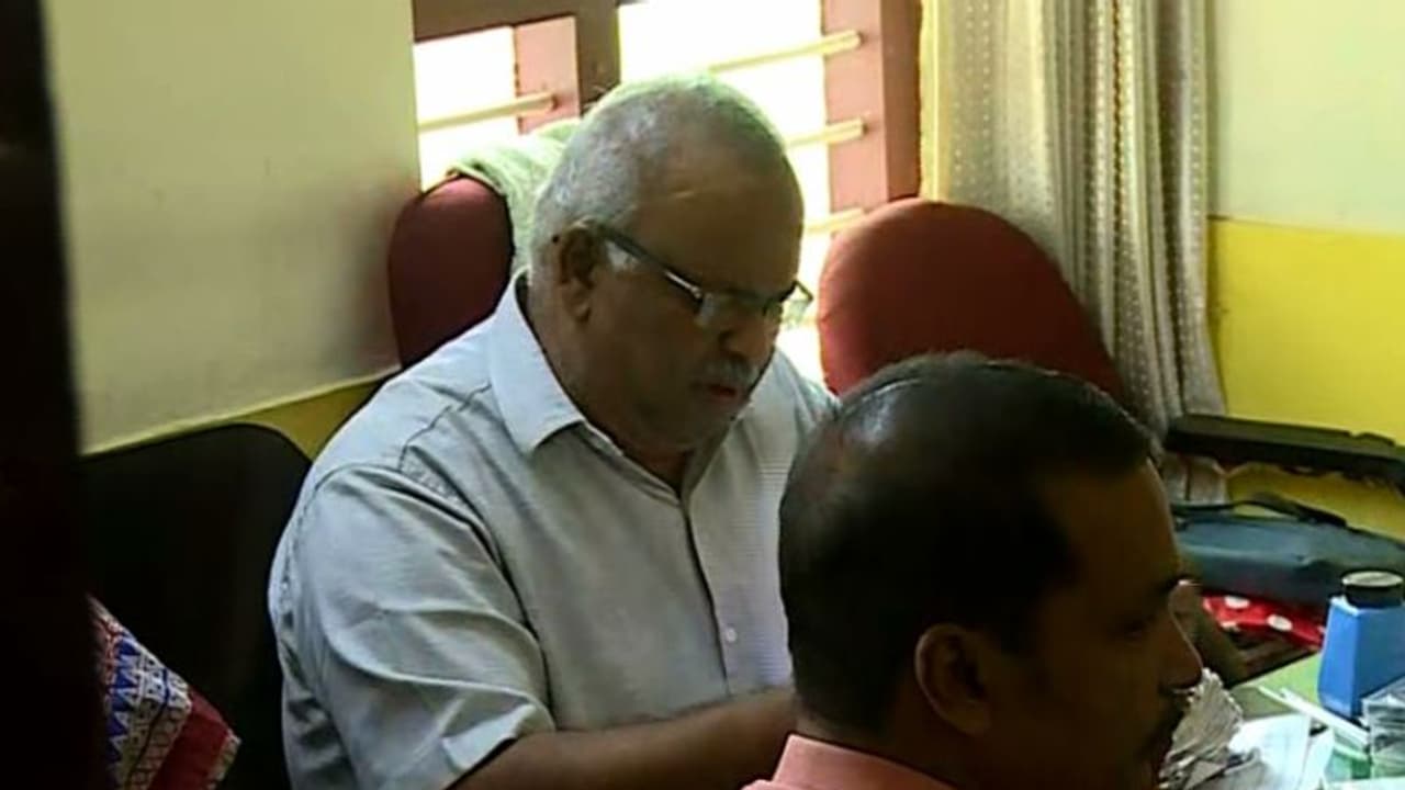 കാസർകോട് ജനറൽ ആശുപത്രിയിൽ വീഴ്ചകളുടെ കാരണക്കാരൻ; സൂപ്രണ്ടിന് സ്ഥാനക്കയറ്റത്തോടെ സ്ഥലംമാറ്റം കാസർകോട് ജനറൽ ആശുപത്രിയിൽ വീഴ്ചകളുടെ കാരണക്കാരൻ; സൂപ്രണ്ടിന് സ്ഥാനക്കയറ്റത്തോടെ സ്ഥലംമാറ്റം