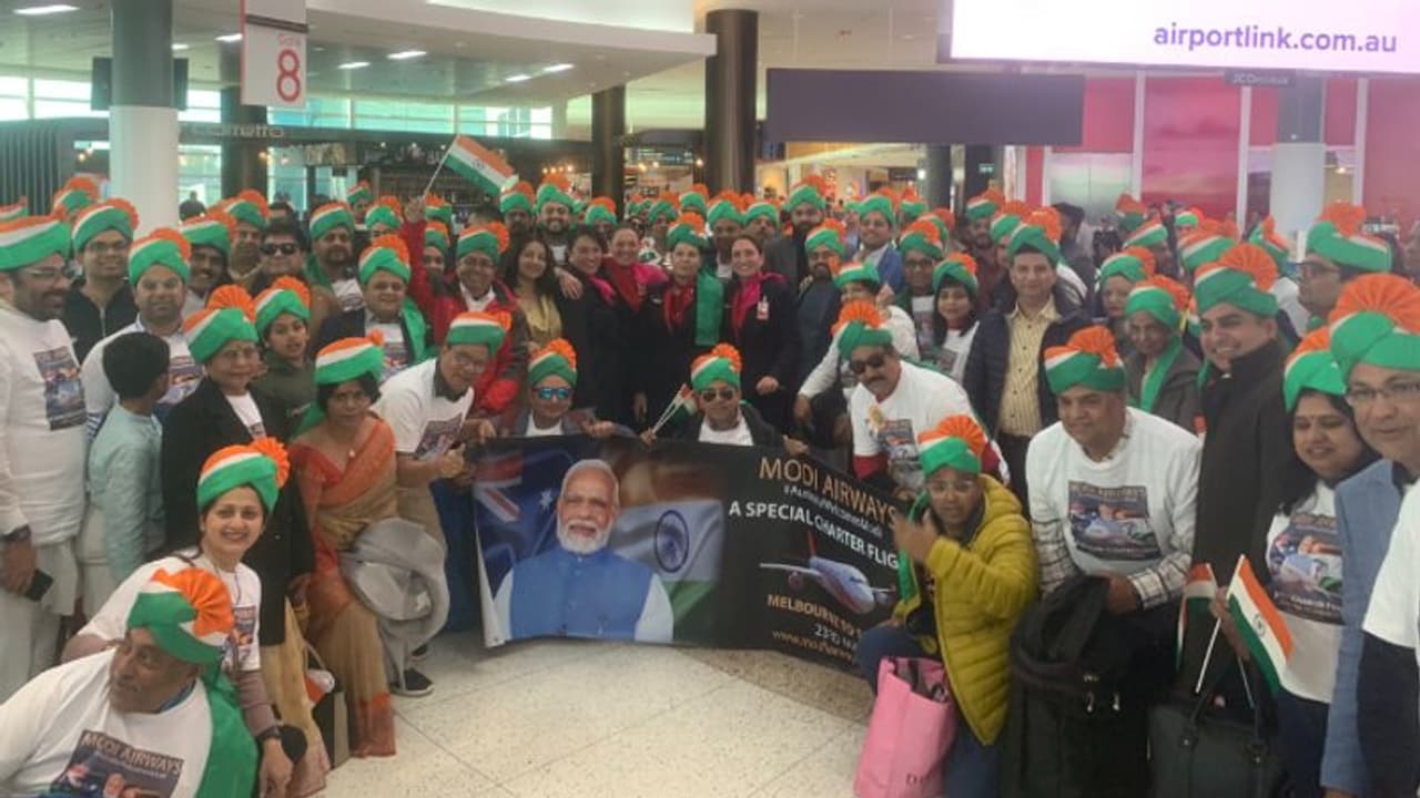 പ്രധാനമന്ത്രിയെ ഒരു നോക്ക് കാണണം; 'മോദി എയര്വെയ്സി'ല് പറന്നെത്തി ഓസ്ട്രേലിയയിലെ ഇന്ത്യക്കാര് പ്രധാനമന്ത്രിയെ ഒരു നോക്ക് കാണണം; 'മോദി എയര്വെയ്സി'ല് പറന്നെത്തി ഓസ്ട്രേലിയയിലെ ഇന്ത്യക്കാര്