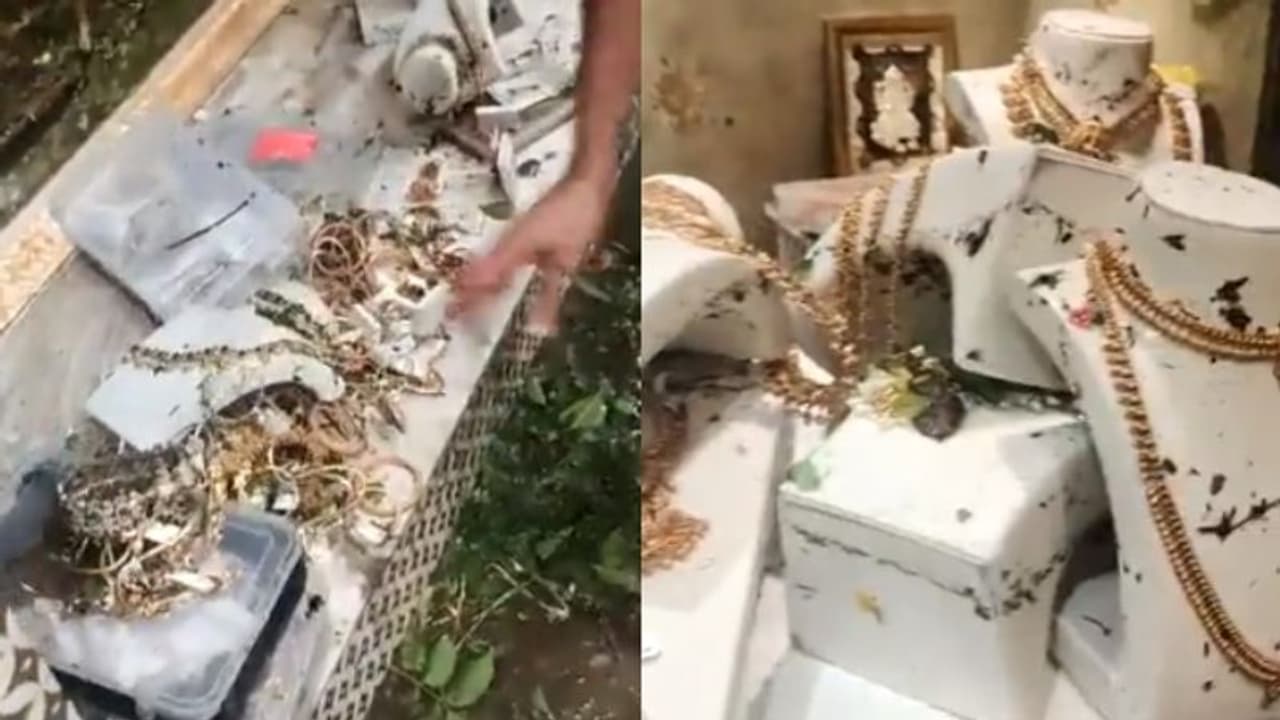 'ഇതൊരു പാഠം തന്നെ...'; ബംഗലൂരുവില് ജ്വല്ലറിയില് വെള്ളം കയറുന്നതിന്റെ കൂടുതല് ദൃശ്യങ്ങള്... 'ഇതൊരു പാഠം തന്നെ...'; ബംഗലൂരുവില് ജ്വല്ലറിയില് വെള്ളം കയറുന്നതിന്റെ കൂടുതല് ദൃശ്യങ്ങള്...