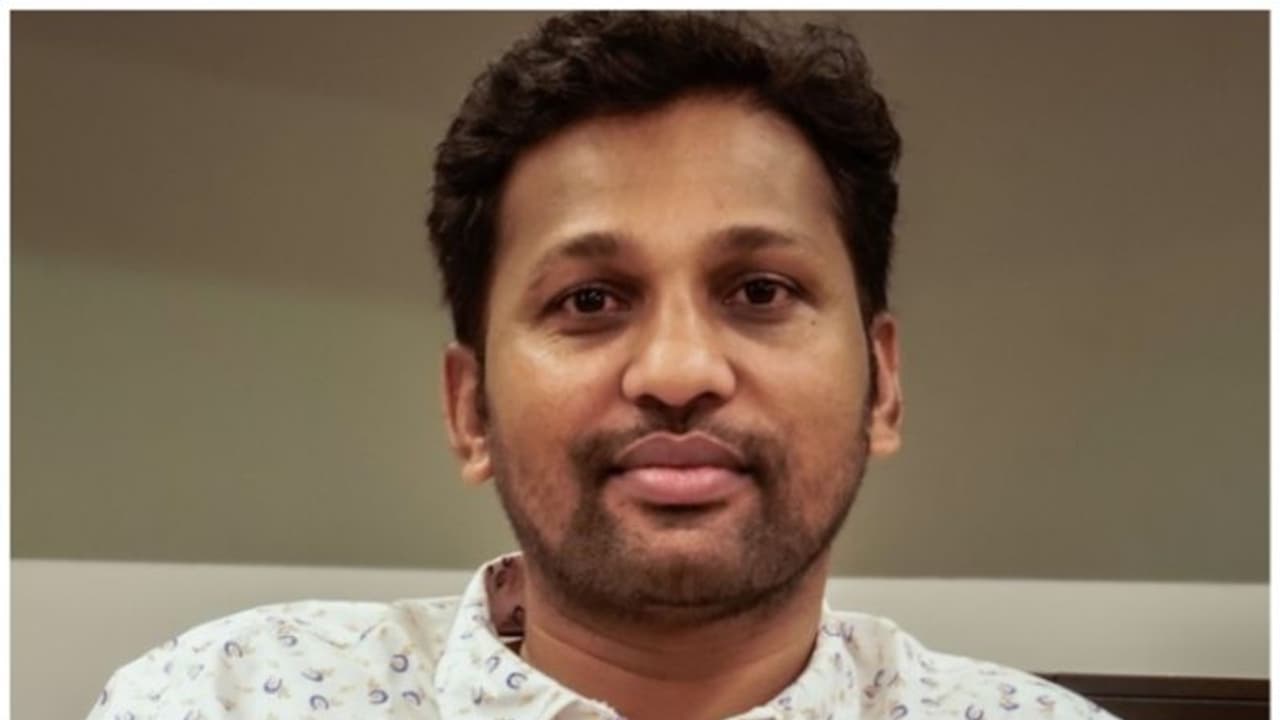 "ഉത്തരേന്ത്യ കേരളത്തിലേക്ക് നടന്നുവന്നിരിക്കുന്നു": തിരക്കഥാകൃത്ത് ഷാജികുമാറിന്‍റെ പോസ്റ്റ് ശ്രദ്ധേയമാകുന്നു