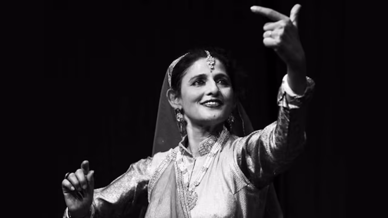 Enhancing Museum Experience with Navina Jafa – Dancing Sculptures Enhancing Museum Experience with Navina Jafa – Dancing Sculptures