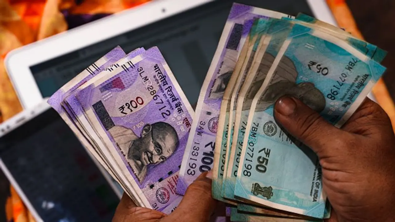 മൂന്നുവർഷം മുമ്പ് നൽകിയ ജന്മദിന സമ്മാനത്തിന്‍റെ പണം മുൻ കാമുകിയോട് തിരികെ ചോദിച്ച് കാമുകൻ