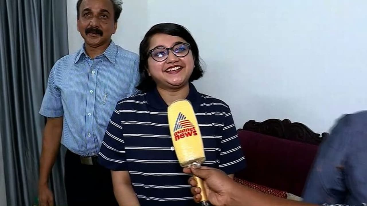 സിവിൽ സർവീസിൽ 'പാലാ'ച്ചിരി; ഗഹനയുടെ ആറാം റാങ്കിന് തങ്കത്തിളക്കം; സ്വപ്നനേട്ടം സാധ്യമായത് സ്വപ്രയത്നത്തിൽ