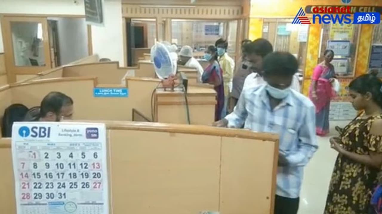 மக்களிடம் புழக்கம் இல்லாததால், வங்கிகளில் காத்துவாங்கிய ரூ.2000தாள் மாற்று கவுண்டர்! 