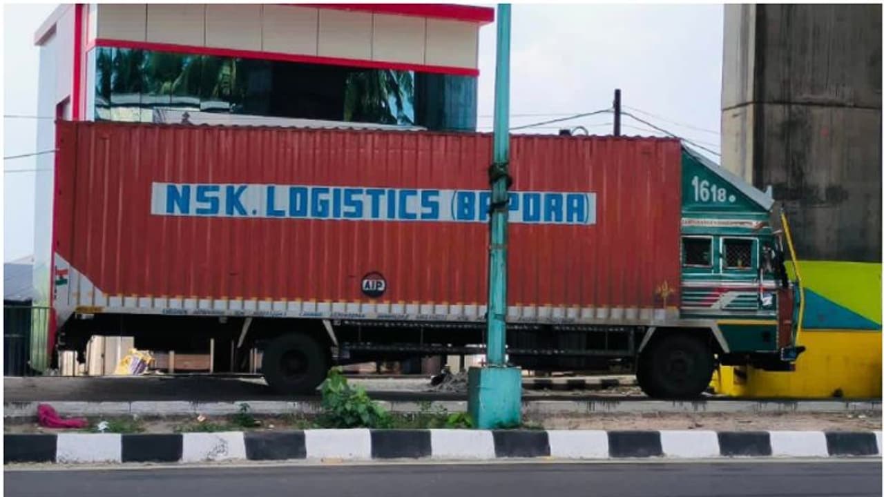 'നെഞ്ചത്തേക്കാണ് കത്തിവയ്ക്കുന്നത്'; സിഐടിയു അമിത കൂലി ചോദിച്ചെന്ന് ഉടമ, ചരക്ക് കെട്ടിക്കിടക്കുന്നു; വിവാദം