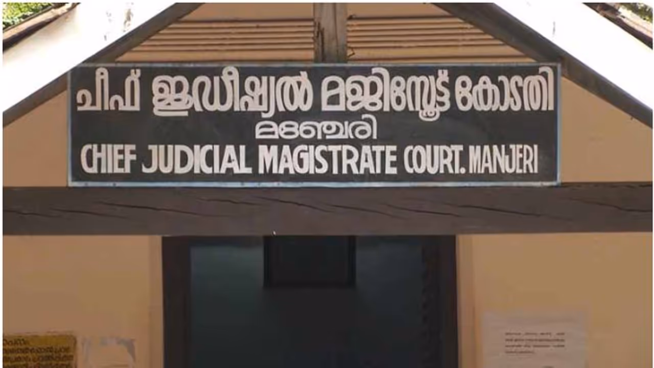 12000 രൂപ ചോദിച്ചു, നൽകിയില്ല, 16 കാരിയായ മകളെ 8 തവണ കുത്തി, കൊന്നു; മഞ്ചേരി കോടതിയുടെ വിധി കാത്ത് പിതാവ്