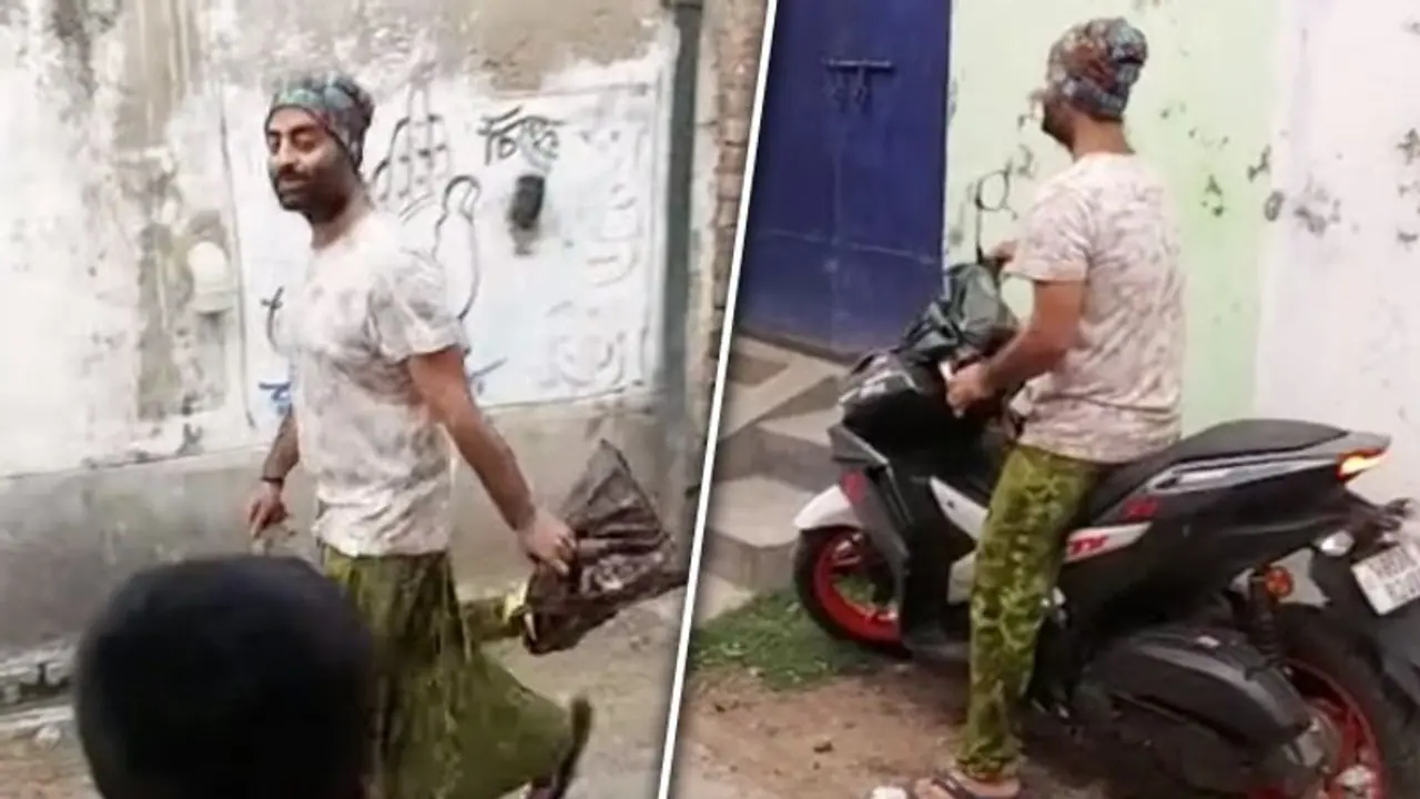 Arijit Singh wins over internet for his simplicity, goes grocery shopping on scooter in West Bengal Arijit Singh wins over internet for his simplicity, goes grocery shopping on scooter in West Bengal