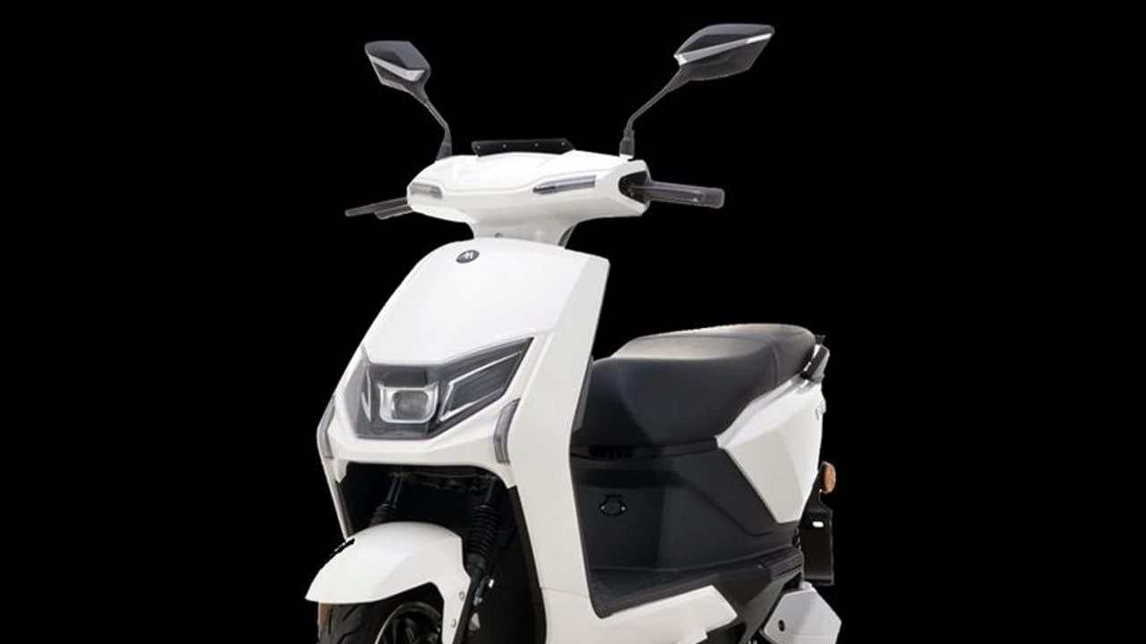 85 കിമീ മൈലേജ്, വെറും 8.5 സെക്കൻഡിനുള്ളിൽ പറപറക്കും, കീശയിലുമൊതുങ്ങും ഈ സ്കൂട്ടര്! 85 കിമീ മൈലേജ്, വെറും 8.5 സെക്കൻഡിനുള്ളിൽ പറപറക്കും, കീശയിലുമൊതുങ്ങും ഈ സ്കൂട്ടര്!