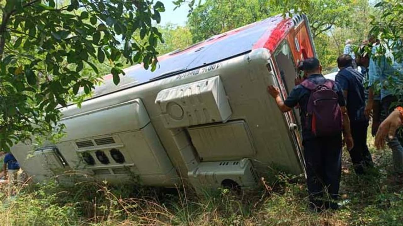 తిరుమల ఘాట్ రోడ్డులో ప్రమాదం: ఆరుగురికి గాయాలు తిరుమల ఘాట్ రోడ్డులో ప్రమాదం: ఆరుగురికి గాయాలు
