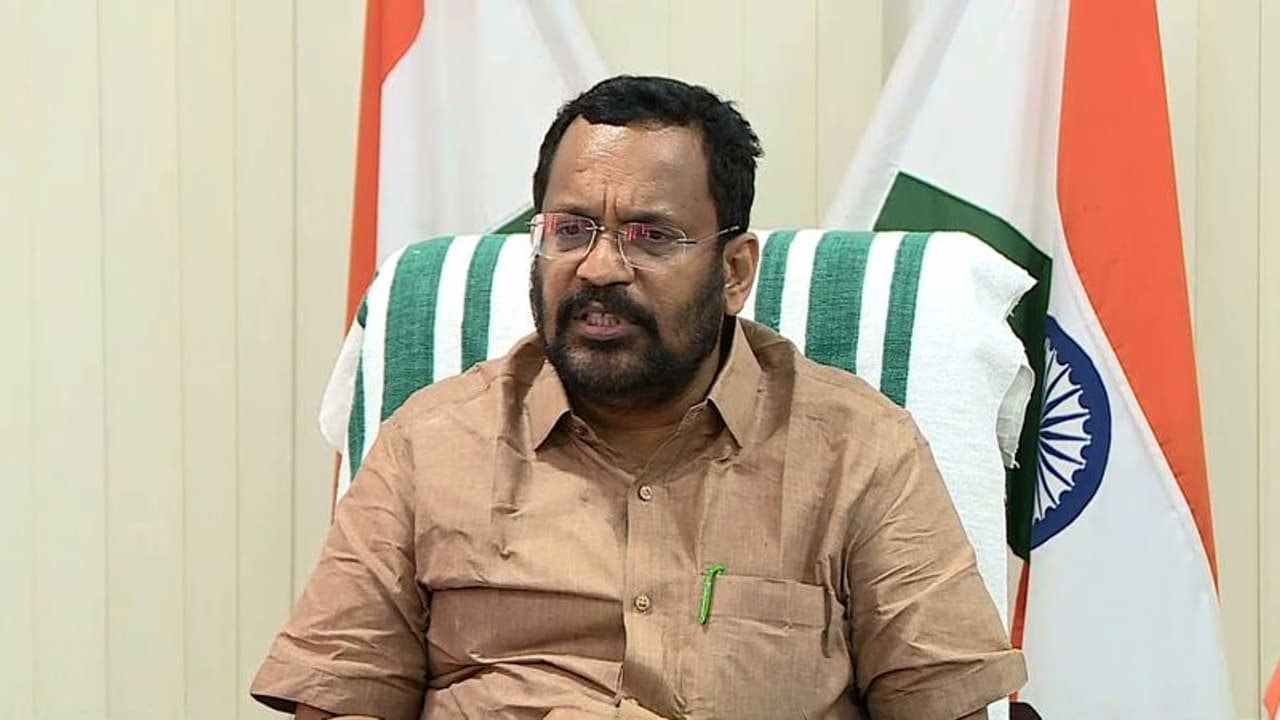 'ഐഎഎസ് ഉദ്യോഗസ്ഥരെ ഇങ്ങനെ അഴിച്ചുവിടാനുദ്ദേശിക്കുന്നില്ല', മുഖ്യമന്ത്രി കർശന തീരുമാനമെടുക്കുമെന്ന് കെ രാജൻ 