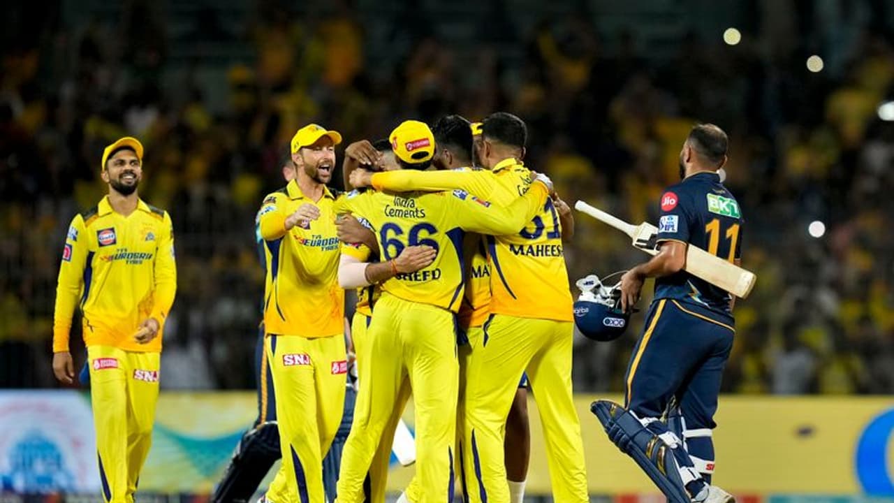 ആരാധകര്‍ക്ക് നല്‍കിയ ഉറപ്പ് പാലിച്ച് ധോണി; കാത്തിരിക്കുന്നത് ഇത്തവണയും കിരീടം? ചരിത്രം അങ്ങനെയാണ്!