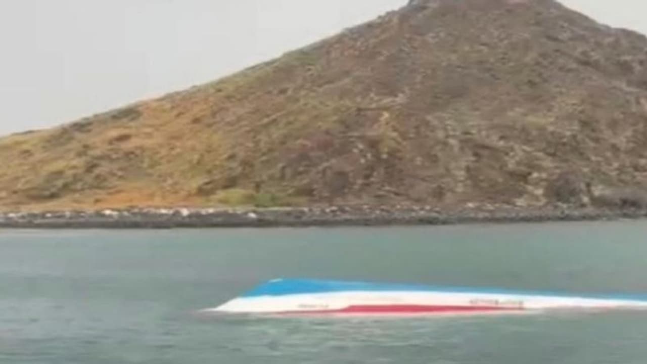 യുഎഇയില് ഇന്ത്യക്കാര് സഞ്ചരിച്ചിരുന്ന വിനോദ സഞ്ചാര ബോട്ടുകള് കടലില് മറിഞ്ഞു; ഏഴ് പേരെ രക്ഷപ്പെടുത്തി യുഎഇയില് ഇന്ത്യക്കാര് സഞ്ചരിച്ചിരുന്ന വിനോദ സഞ്ചാര ബോട്ടുകള് കടലില് മറിഞ്ഞു; ഏഴ് പേരെ രക്ഷപ്പെടുത്തി