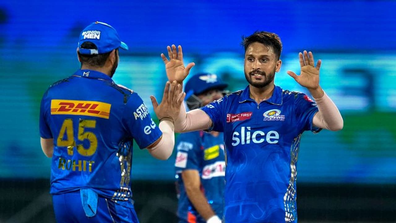 IPL 2024, MI vs RR: Akash Madhwal dedicates POTM award to Rohit Sharma; says this one goes to him (WATCH) IPL 2024, MI vs RR: Akash Madhwal dedicates POTM award to Rohit Sharma; says this one goes to him (WATCH)