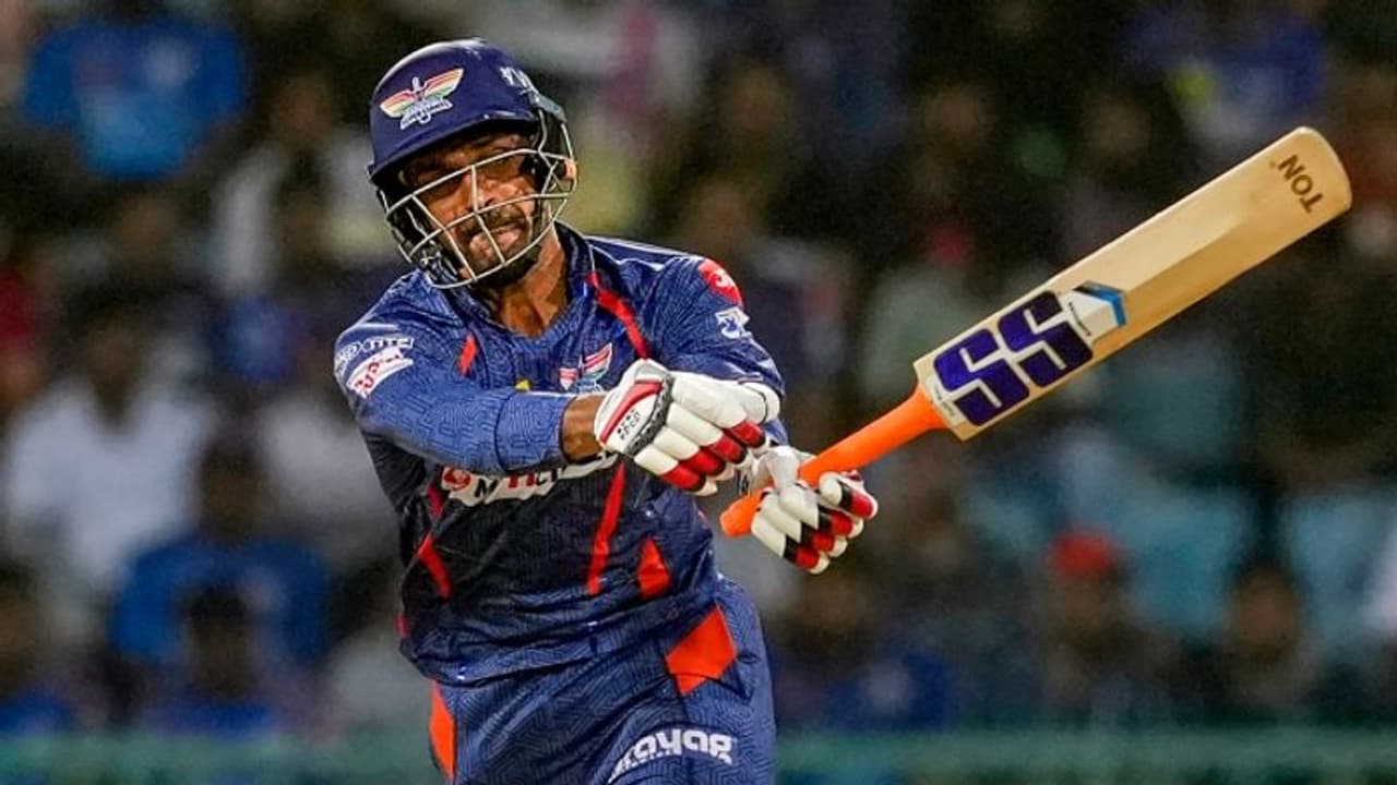 രണ്ട് പേരെ റണ്ണൗട്ടാക്കി, പിന്നീട് സ്വയം റണ്ണൗട്ടായി, ദീപക് ഹൂഡയുടെ അക്കൗണ്ട് പരിശോധിക്കണമെന്ന് ആരാധകര്‍