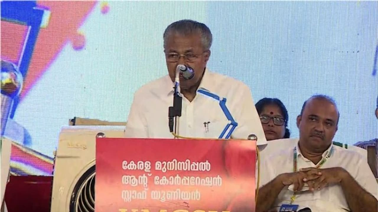 എങ്ങനെ അഴിമതി നടത്താമെന്ന് ഡോക്ടറേറ്റ് എടുത്തവരുണ്ട്,എല്ലാകാലവും രക്ഷപ്പെട്ട് നടക്കാനാകില്ലെന്ന് മുഖ്യമന്ത്രി