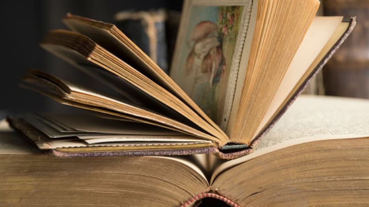 ലൈബ്രറിയില് നിന്ന് എടുത്ത ബുക്ക് തിരികെ എത്തുന്നത് 100 വര്ഷത്തിന് ശേഷം ലൈബ്രറിയില് നിന്ന് എടുത്ത ബുക്ക് തിരികെ എത്തുന്നത് 100 വര്ഷത്തിന് ശേഷം