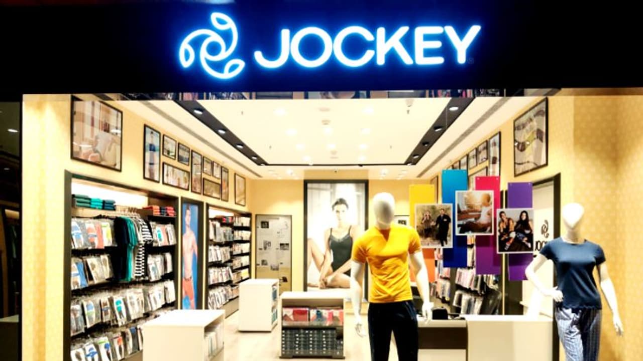 വിലക്കയറ്റം, അടിവസ്ത്രങ്ങൾക്ക് ഡിമാൻഡ് കുറഞ്ഞു; ജോക്കിക്കും രക്ഷയില്ലെന്ന് ഇന്ത്യയിലെ നിർമ്മാതാക്കൾ വിലക്കയറ്റം, അടിവസ്ത്രങ്ങൾക്ക് ഡിമാൻഡ് കുറഞ്ഞു; ജോക്കിക്കും രക്ഷയില്ലെന്ന് ഇന്ത്യയിലെ നിർമ്മാതാക്കൾ