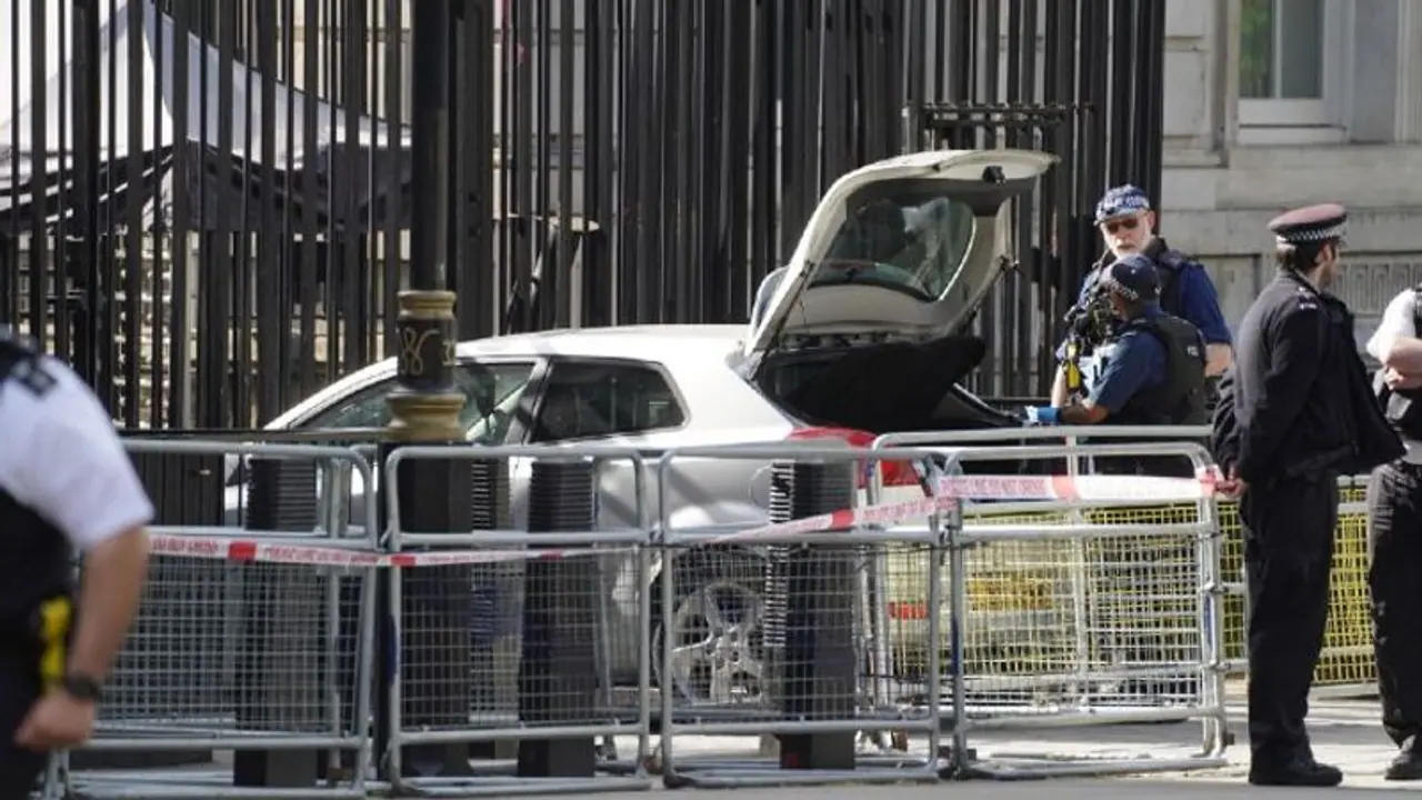 WATCH: After White House, now car crashes into gates of Downing Street in London; one arrested WATCH: After White House, now car crashes into gates of Downing Street in London; one arrested