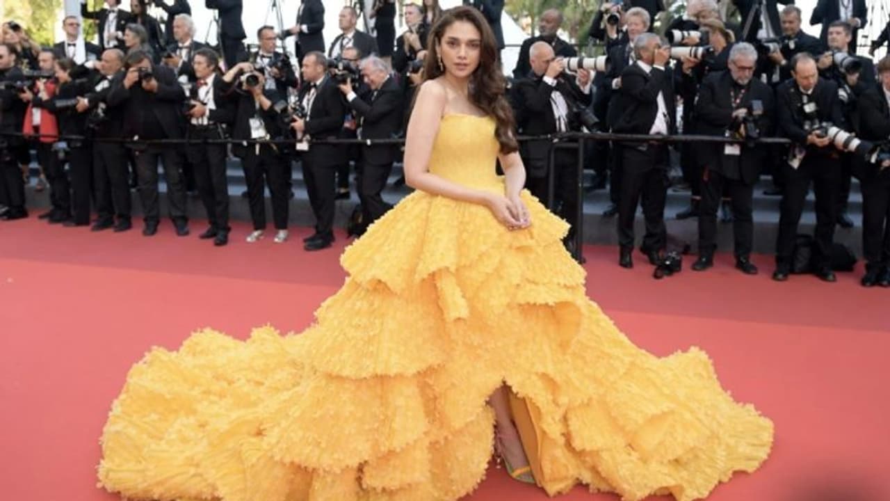 മ‍ഞ്ഞ ഗൗണില്‍ കാൻസിലെ റെഡ് കാര്‍പെറ്റില്‍ തിളങ്ങി അദിതി...