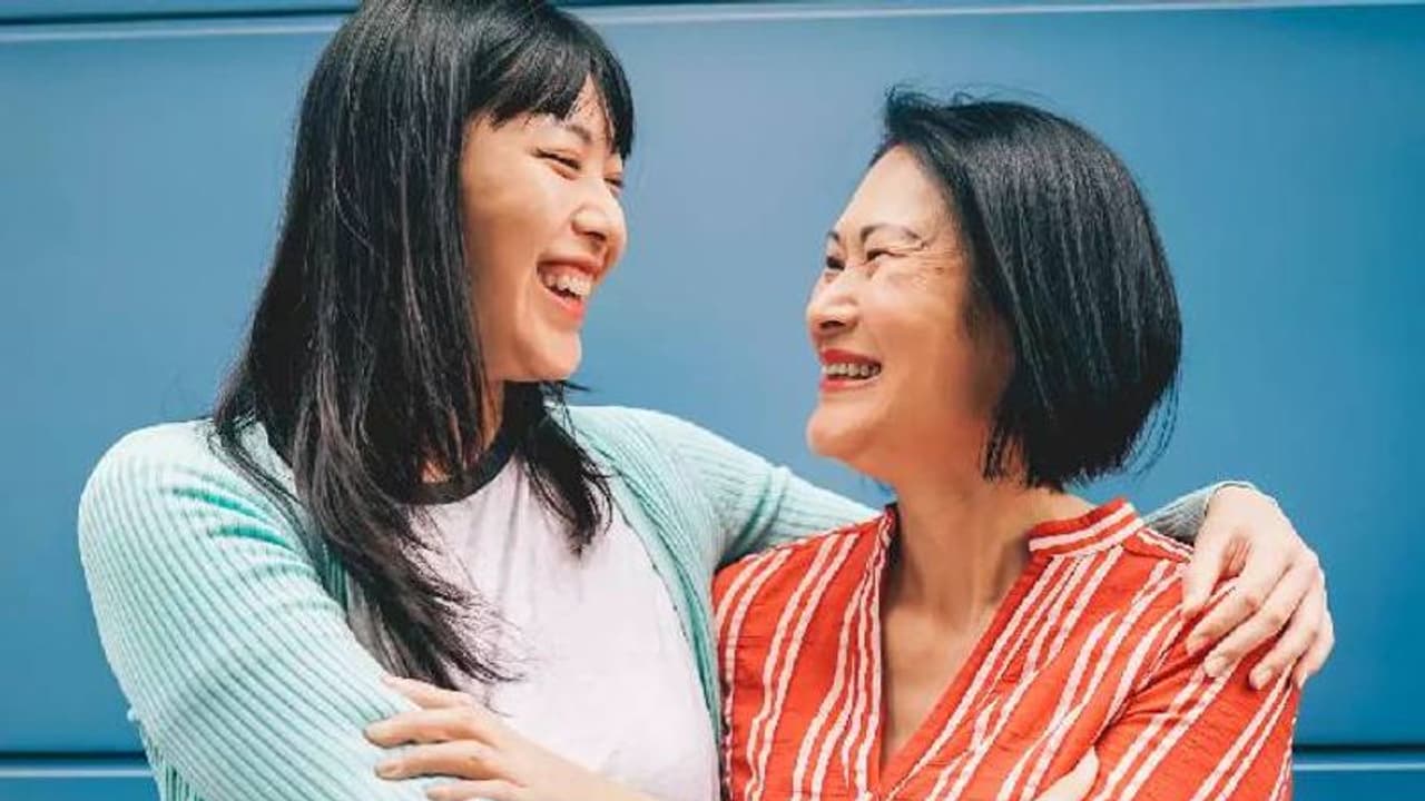 മുഴുവൻ സമയവും അച്ഛനും അമ്മയ്ക്കും ഒപ്പം നിൽക്കാൻ ജോലി രാജിവച്ച് മകൾ, പകരം മാതാപിതാക്കൾ 46,000 രൂപ നൽകും മുഴുവൻ സമയവും അച്ഛനും അമ്മയ്ക്കും ഒപ്പം നിൽക്കാൻ ജോലി രാജിവച്ച് മകൾ, പകരം മാതാപിതാക്കൾ 46,000 രൂപ നൽകും