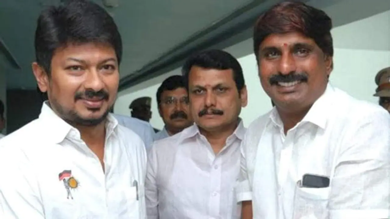 அதிமுகவில் இருந்து விலகி திமுகவில் இணைந்த செந்தில் கார்த்தியேன் வீட்டிலும் ரெய்டு..! யார் இவர் தெரியுமா? அதிமுகவில் இருந்து விலகி திமுகவில் இணைந்த செந்தில் கார்த்தியேன் வீட்டிலும் ரெய்டு..! யார் இவர் தெரியுமா?