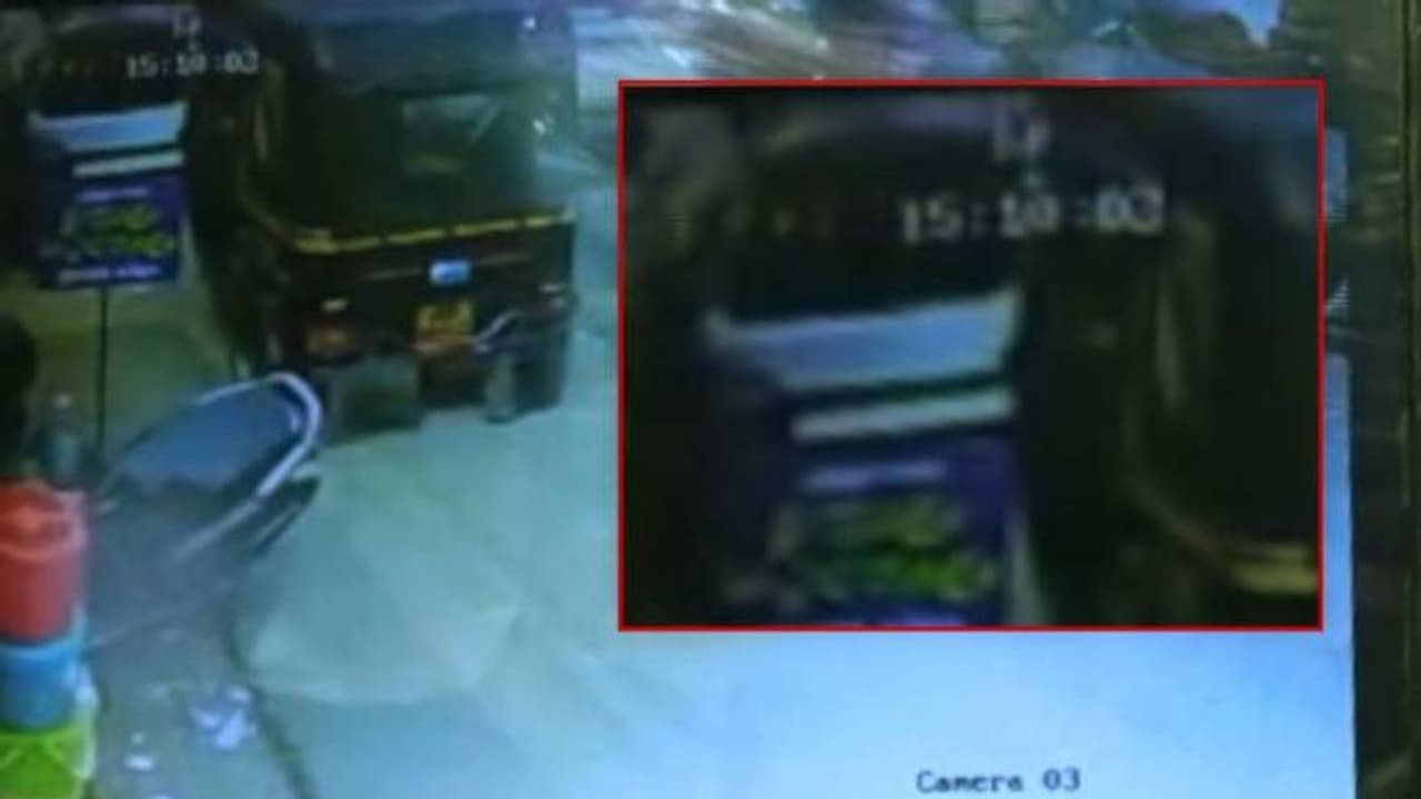 സിദ്ദിഖ് കൊലപാതകം; ട്രോളി ബാഗുകളുമായി പോകുന്നതിന്റെ സിസിടിവി ദൃശ്യം പുറത്ത്, വീഡിയോയിൽ സ്ത്രീയും പുരുഷനും