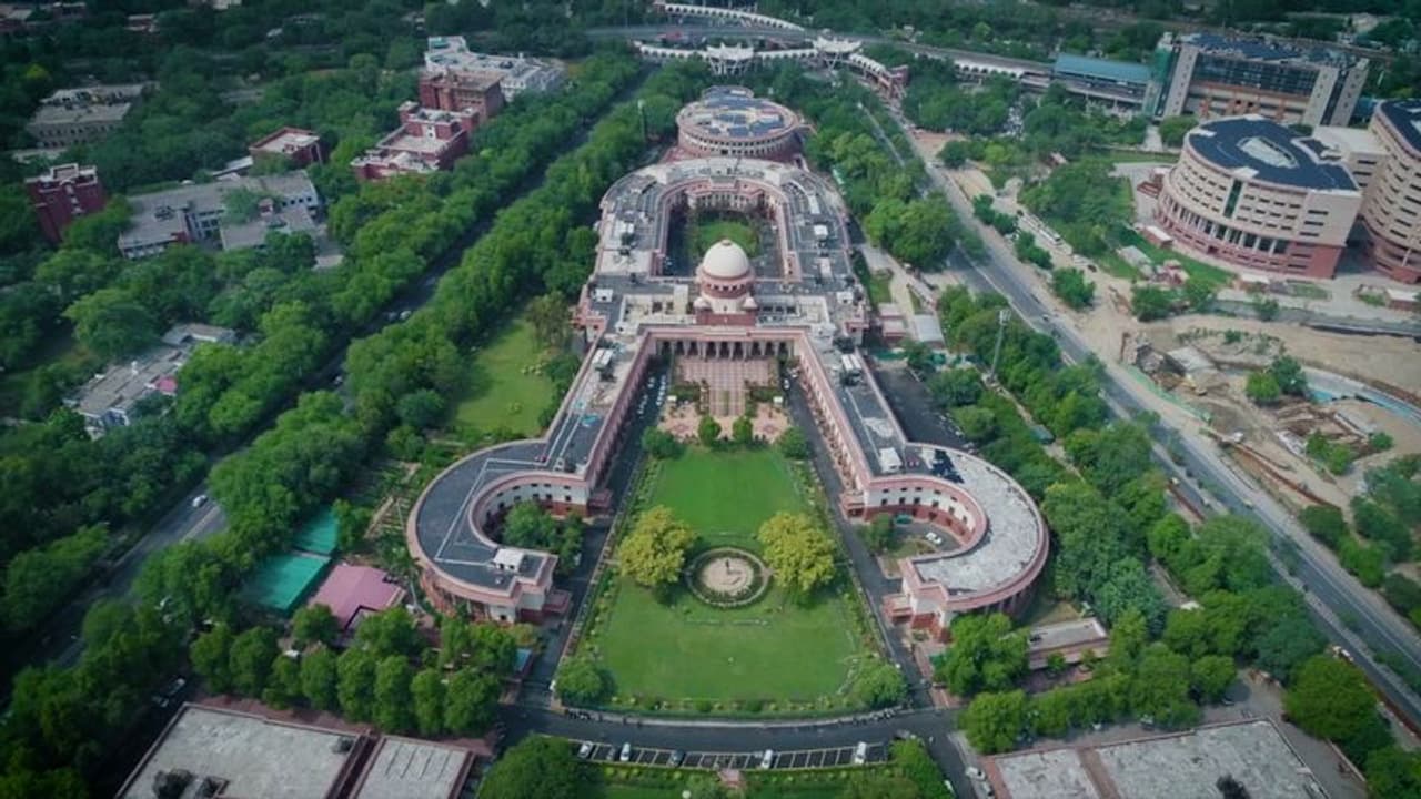 ബൂത്ത് അടിസ്ഥാനത്തിലെ വോട്ട് കണക്ക് പരസ്യപ്പെടുത്തണമെന്ന ഹര്ജി; ഇപ്പോൾ പരിഗണിക്കാനാവില്ലെന്ന് സുപ്രീം കോടതി ബൂത്ത് അടിസ്ഥാനത്തിലെ വോട്ട് കണക്ക് പരസ്യപ്പെടുത്തണമെന്ന ഹര്ജി; ഇപ്പോൾ പരിഗണിക്കാനാവില്ലെന്ന് സുപ്രീം കോടതി