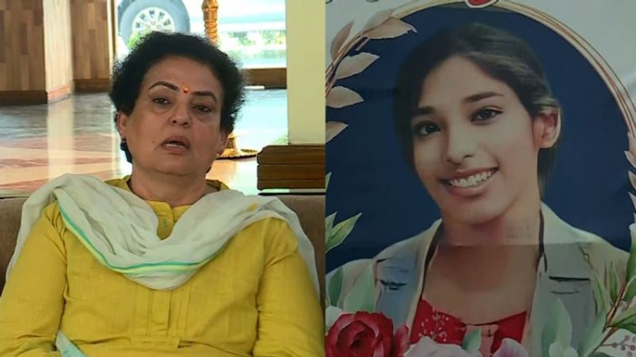 ഡോ വന്ദനയെ രക്ഷിക്കാൻ ഒരു ശ്രമവും ആരും നടത്തിയില്ല, അന്വേഷണം തൃപ്തികരമല്ല: ദേശീയ വനിതാ കമ്മീഷൻ ഡോ വന്ദനയെ രക്ഷിക്കാൻ ഒരു ശ്രമവും ആരും നടത്തിയില്ല, അന്വേഷണം തൃപ്തികരമല്ല: ദേശീയ വനിതാ കമ്മീഷൻ