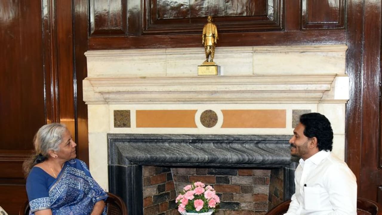 నిర్మలా సీతారామన్తో సీఎం జగన్ భేటీ నిర్మలా సీతారామన్తో సీఎం జగన్ భేటీ