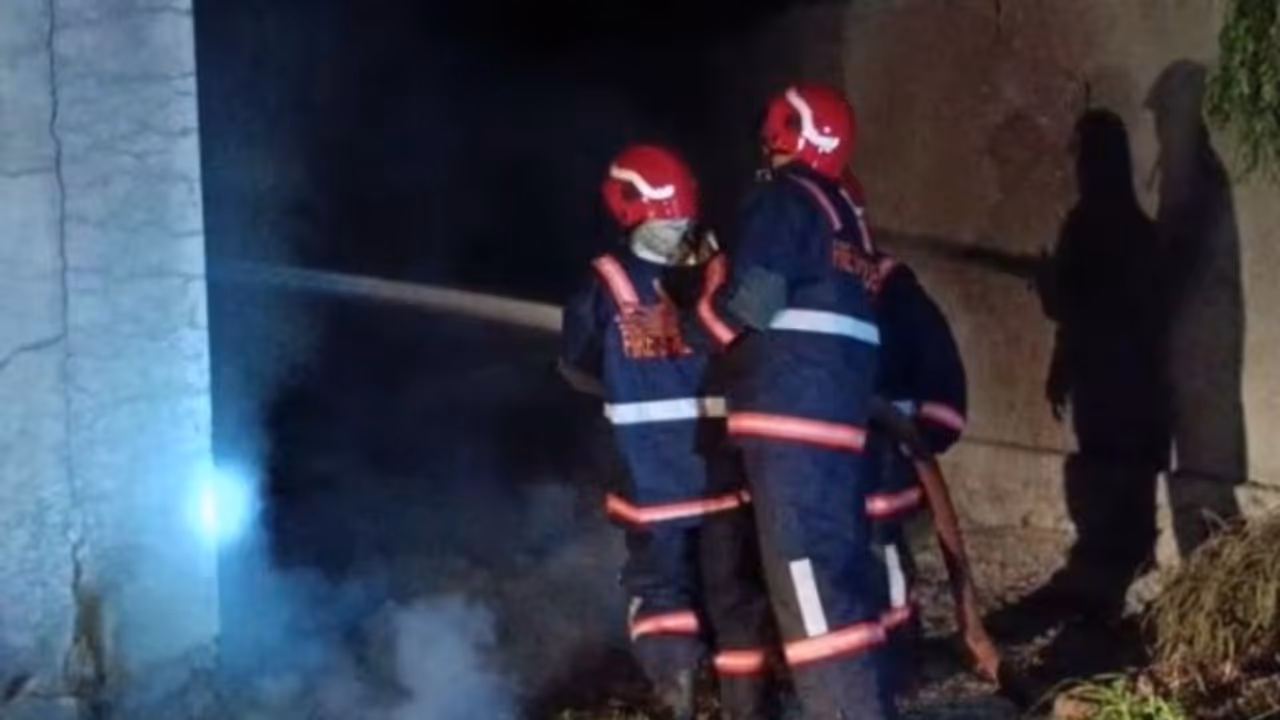 കേരള മെഡിക്കൽ സർവീസസ് കോർപറേഷൻ ആലപ്പുഴ ഗോഡൗണിലും തീപിടിത്തം; നിയന്ത്രണ വിധേയമാക്കി കേരള മെഡിക്കൽ സർവീസസ് കോർപറേഷൻ ആലപ്പുഴ ഗോഡൗണിലും തീപിടിത്തം; നിയന്ത്രണ വിധേയമാക്കി