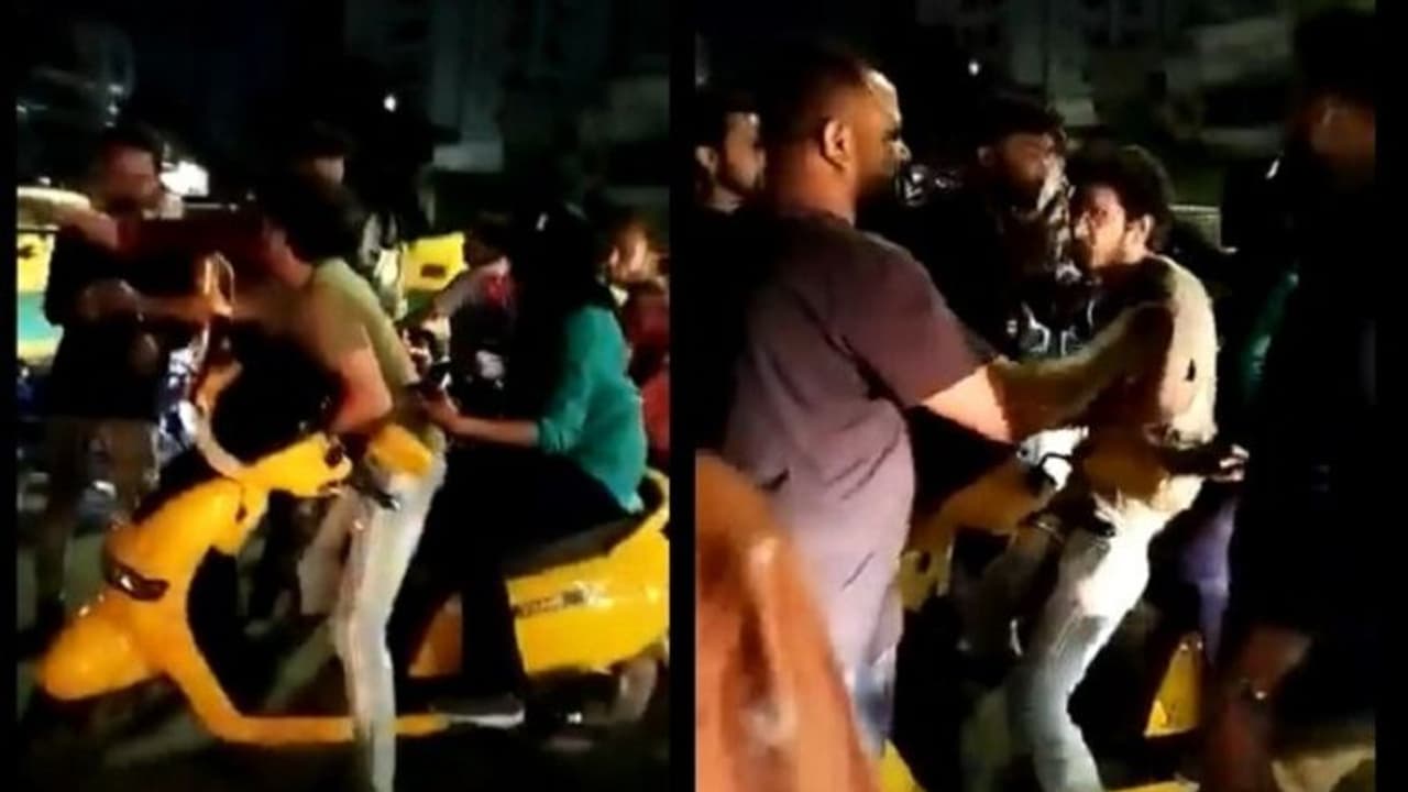 హిందూ యువకుడితో ముస్లిం యువతి డిన్నర్ కు వెళ్లిందని మూక దాడి.. రక్షించేందుకు వచ్చిన ఇద్దరిని పొడిచిన దుండగులు హిందూ యువకుడితో ముస్లిం యువతి డిన్నర్ కు వెళ్లిందని మూక దాడి.. రక్షించేందుకు వచ్చిన ఇద్దరిని పొడిచిన దుండగులు