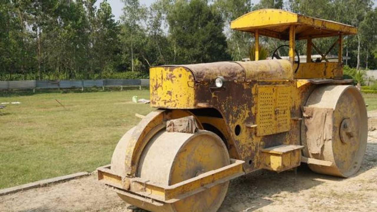 നിയന്ത്രണം വിട്ട റോഡ് റോളർ ഇടിച്ച് സൈക്കിൾ യാത്രക്കാരനായ വിദ്യാർത്ഥിക്ക് ഗുരുതര പരിക്ക്