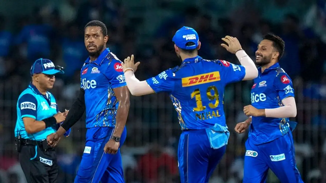 നാലോവറില് വഴങ്ങിയത് 56 റണ്സ്; കിഷനെ ഇടിച്ച് ഔട്ടാക്കി; ഇത് 'ഏജന്റ്' ജോര്ദ്ദാനെന്ന് ആരാധകര് നാലോവറില് വഴങ്ങിയത് 56 റണ്സ്; കിഷനെ ഇടിച്ച് ഔട്ടാക്കി; ഇത് 'ഏജന്റ്' ജോര്ദ്ദാനെന്ന് ആരാധകര്