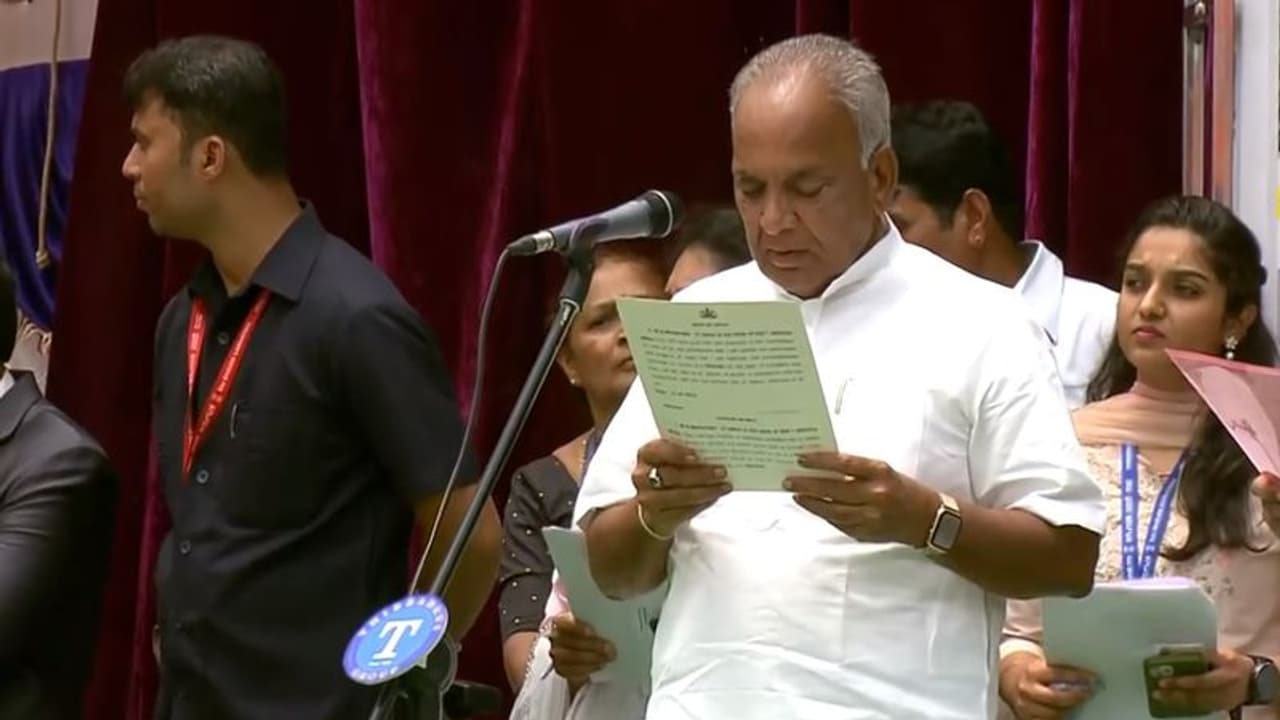 ಶಾಸಕರು, ಪರಿಷತ್ ಸದಸ್ಯರು ಅಲ್ಲದ ಬೋಸರಾಜು ಪ್ರಮಾಣವಚನ, ರಾಜೀನಾಮೆಗೆ ಸಜ್ಜಾದ ಕೆಲ ಕಾಂಗ್ರೆಸ್ ನಾಯಕರು