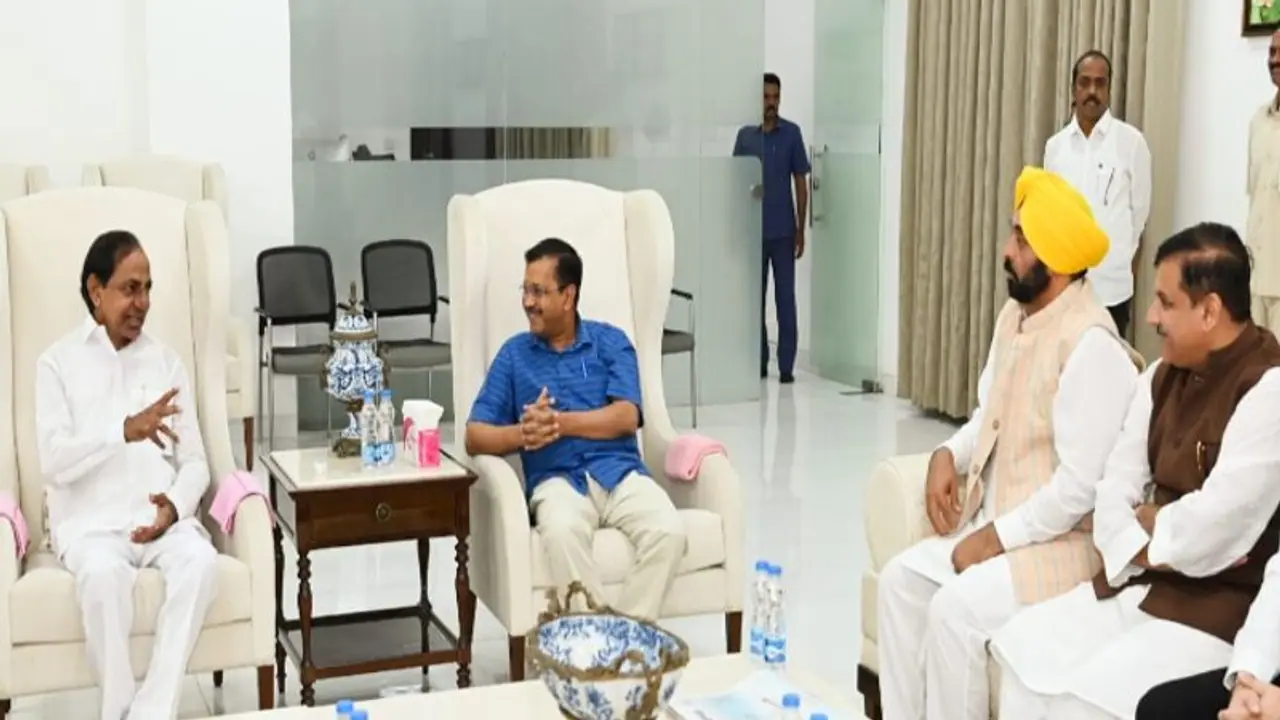 కేసీఆర్తో కేజ్రీవాల్, భగవంత్ మాన్ భేటీ.. మధ్యాహ్నం 3 గంటలకు కీలక ప్రెస్ మీట్..!! కేసీఆర్తో కేజ్రీవాల్, భగవంత్ మాన్ భేటీ.. మధ్యాహ్నం 3 గంటలకు కీలక ప్రెస్ మీట్..!!