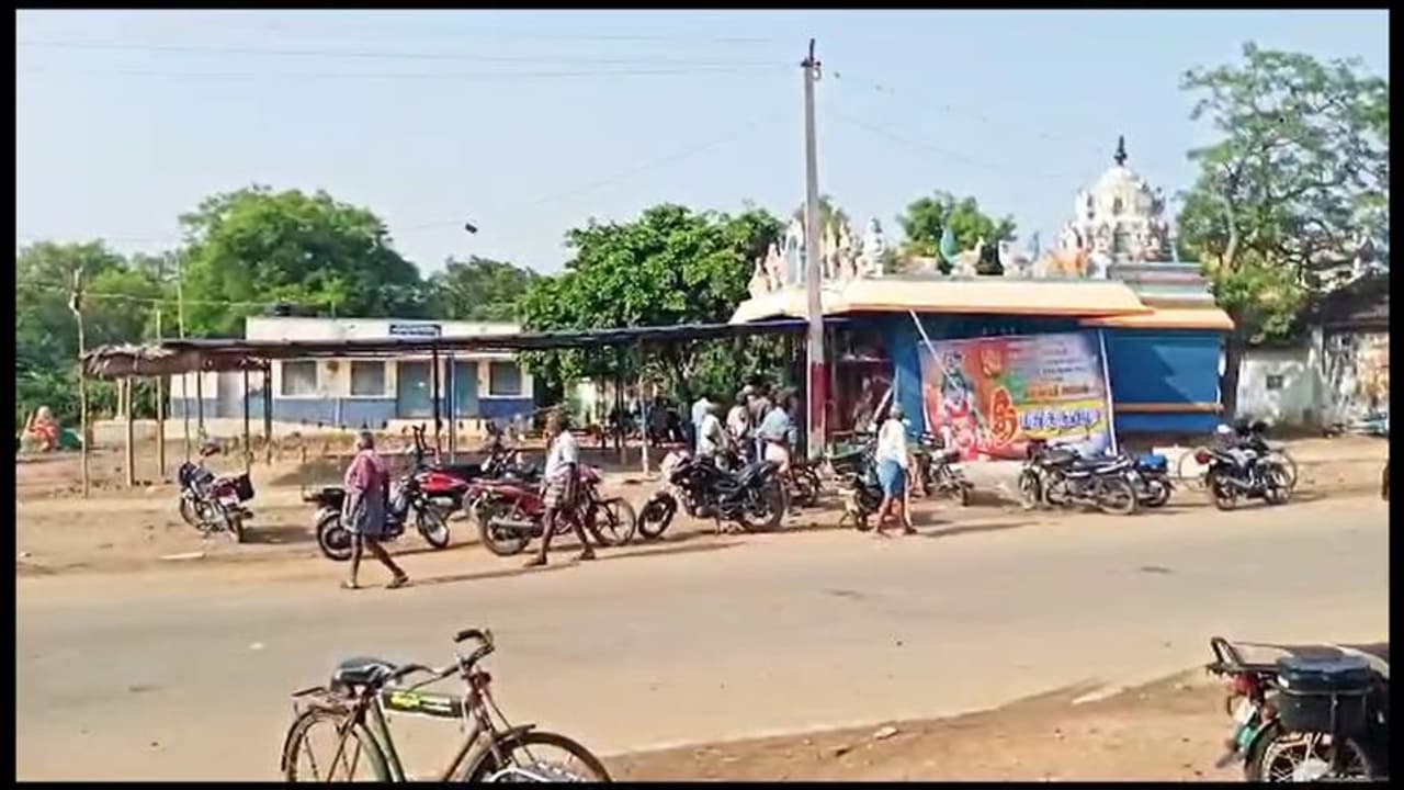 திங்கள் கிழமை திருவிழா, வெள்ளி கிழமை திருட்டு; உண்டியல் நிரம்பும் வரை காத்திருந்த கொள்ளையர்கள் திங்கள் கிழமை திருவிழா, வெள்ளி கிழமை திருட்டு; உண்டியல் நிரம்பும் வரை காத்திருந்த கொள்ளையர்கள்