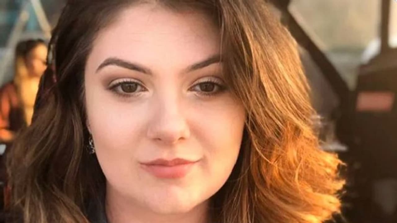 ಹೆತ್ತವರೊಂದಿಗೆ ಊಟ ಮಾಡುತ್ತಲೇ ಪ್ರಾಣಬಿಟ್ಟ ಯುವತಿ; ಪ್ರಪಂಚ ಪರ್ಯಟನೆ ಮಾಡ್ಬೇಕಾದವ್ಳು ಜಗತ್ತನ್ನೇ ತೊರೆದ್ಳು