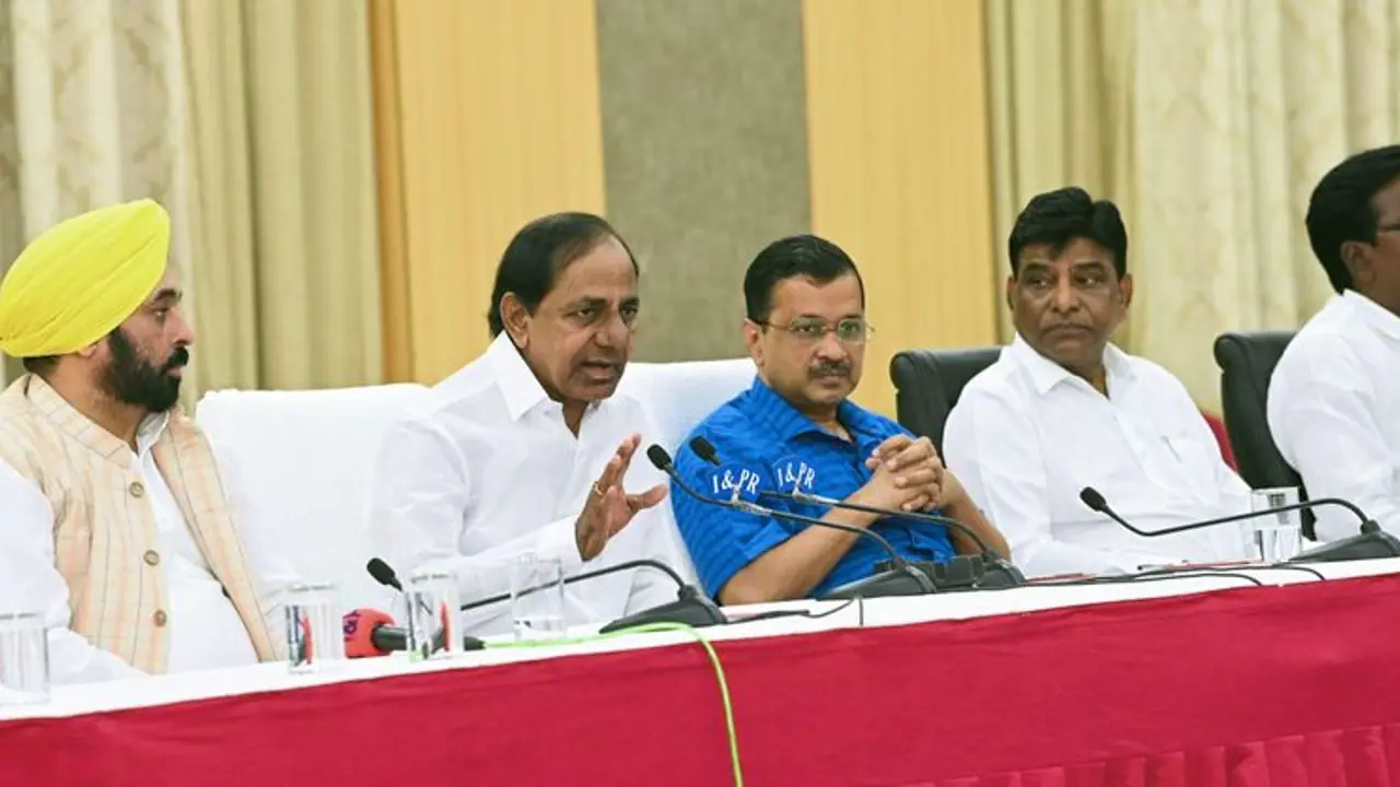 ಮೋದಿಯನ್ನು ಕ್ಷಮೆಯ ವ್ಯಾಪಾರಿ ಎಂದ ತೆಲಂಗಾಣ ಸಿಎಂ ಕೆಸಿಆರ್: ಕೇಜ್ರಿವಾಲ್ಗೆ ಬೆಂಬಲ ಘೋಷಿಸಿ ಪ್ರಧಾನಿಗೆ ಕಟುಟೀಕೆ ಮೋದಿಯನ್ನು ಕ್ಷಮೆಯ ವ್ಯಾಪಾರಿ ಎಂದ ತೆಲಂಗಾಣ ಸಿಎಂ ಕೆಸಿಆರ್: ಕೇಜ್ರಿವಾಲ್ಗೆ ಬೆಂಬಲ ಘೋಷಿಸಿ ಪ್ರಧಾನಿಗೆ ಕಟುಟೀಕೆ