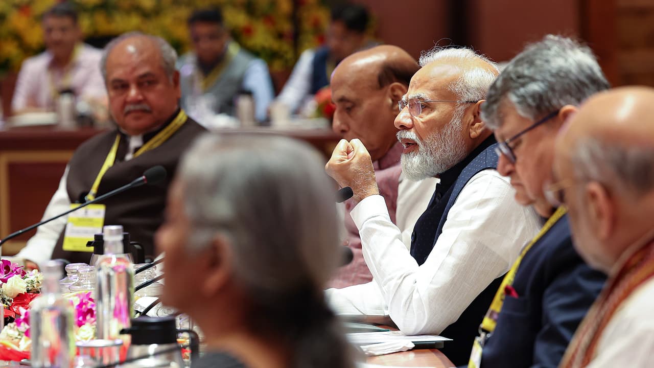 Prime Minister Narendra Modi chairs the 8th Governing Council meeting of Niti Aayog Prime Minister Narendra Modi chairs the 8th Governing Council meeting of Niti Aayog