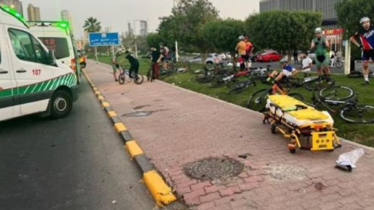 15 സൈക്കിള് യാത്രക്കാരെ ഇടിച്ചിട്ട കാര് ഡ്രൈവര് അപകട സ്ഥലത്തു നിന്ന് രക്ഷപ്പെട്ടു 15 സൈക്കിള് യാത്രക്കാരെ ഇടിച്ചിട്ട കാര് ഡ്രൈവര് അപകട സ്ഥലത്തു നിന്ന് രക്ഷപ്പെട്ടു