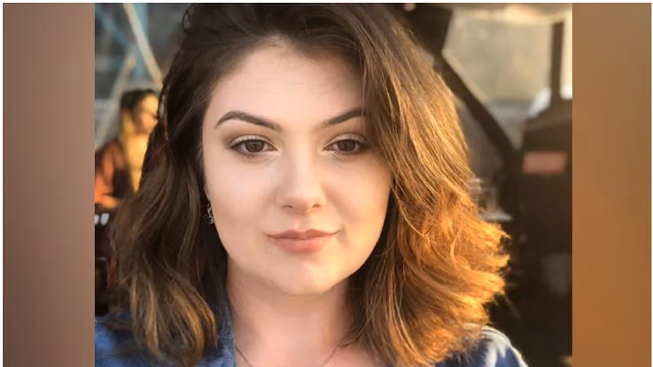 വീട്ടിൽ ഭക്ഷണം കഴിക്കവെ കുഴഞ്ഞുവീണ് 26 കാരി മരിച്ചു, അപ്രതീക്ഷിത മരണത്തിന്റെ കാരണം തേടി പോസ്റ്റ്മോർട്ടം വീട്ടിൽ ഭക്ഷണം കഴിക്കവെ കുഴഞ്ഞുവീണ് 26 കാരി മരിച്ചു, അപ്രതീക്ഷിത മരണത്തിന്റെ കാരണം തേടി പോസ്റ്റ്മോർട്ടം