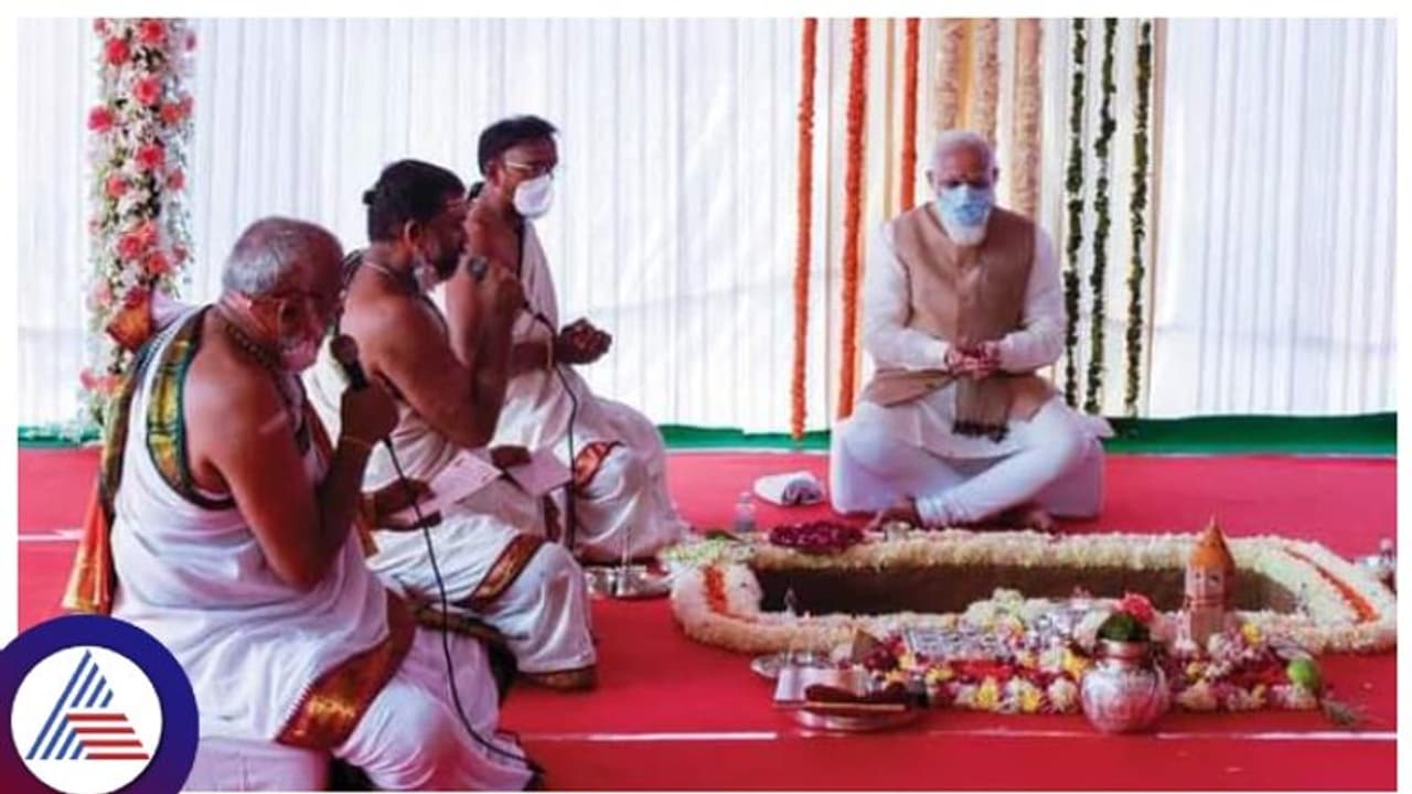 ನೂತನ ಸಂಸತ್ ಉದ್ಘಾಟನೆಗೆ ಶೃಂಗೇರಿ ಶಾರದಾ ಪೀಠದ ಪುರೋಹಿತರು, 2020ರಲ್ಲಿ ಇವರಿಂದಲೇ ನಡೆದಿತ್ತು ಭೂಮಿ ಪೂಜೆ ನೂತನ ಸಂಸತ್ ಉದ್ಘಾಟನೆಗೆ ಶೃಂಗೇರಿ ಶಾರದಾ ಪೀಠದ ಪುರೋಹಿತರು, 2020ರಲ್ಲಿ ಇವರಿಂದಲೇ ನಡೆದಿತ್ತು ಭೂಮಿ ಪೂಜೆ