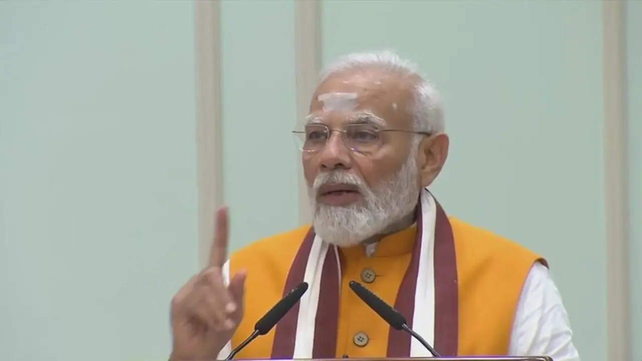 ஆனந்த பவனில் செங்கோல் வாக்கிங் ஸ்டிக் ஆனது துரதிர்ஷ்டவசமானது: ஆதீனங்கள் முன் பிரதமர் மோடி உரை ஆனந்த பவனில் செங்கோல் வாக்கிங் ஸ்டிக் ஆனது துரதிர்ஷ்டவசமானது: ஆதீனங்கள் முன் பிரதமர் மோடி உரை